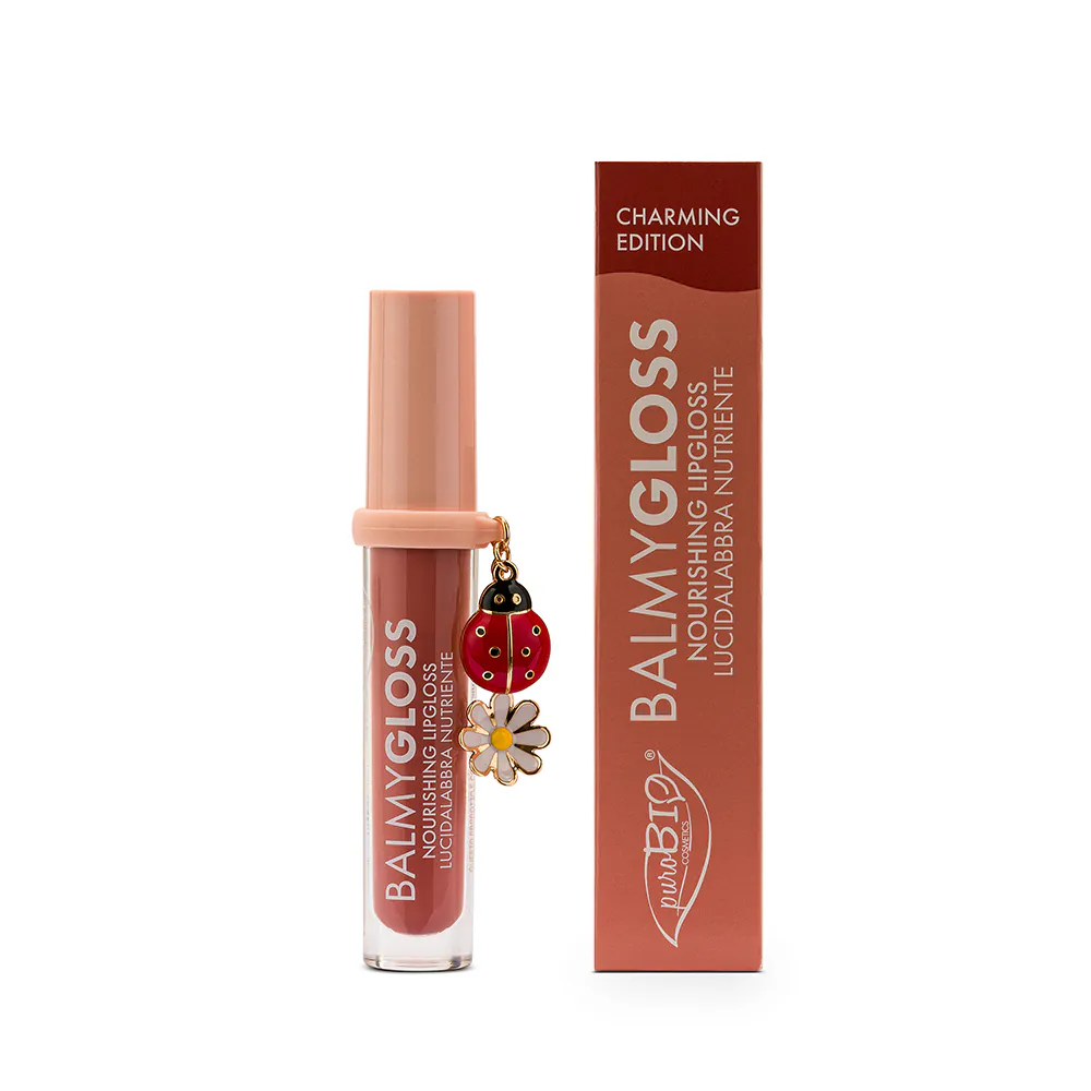 BalmyGloss 07 – Good Luck – nude rosato con charm coccinella + fiore (VEGANOK) - immagine 2